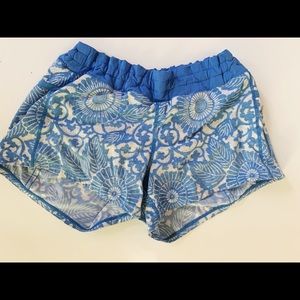 Lululemon 6 Beachy Floral Tracker Short